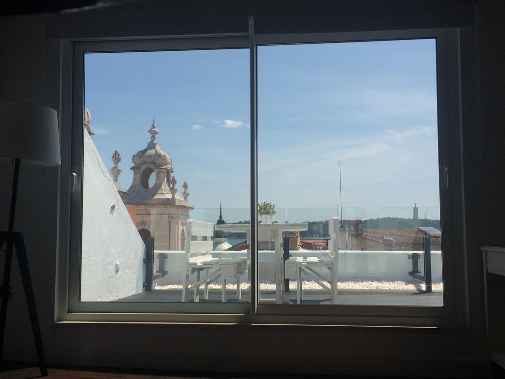 A Terrace On A Topfloor With A View Lisbon Exterior photo