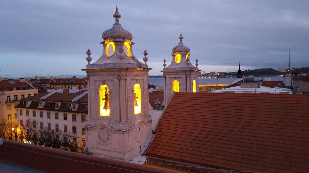 A Terrace On A Topfloor With A View Lisbon Exterior photo