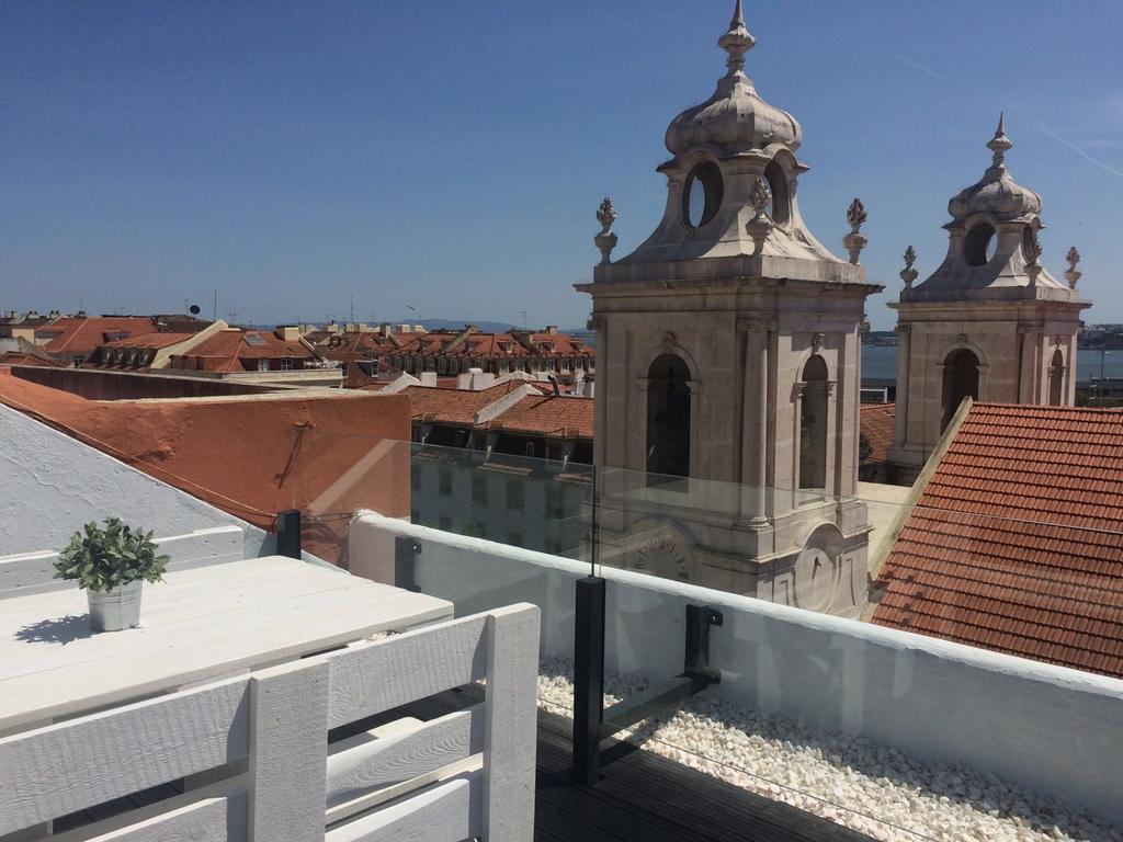 A Terrace On A Topfloor With A View Lisbon Exterior photo