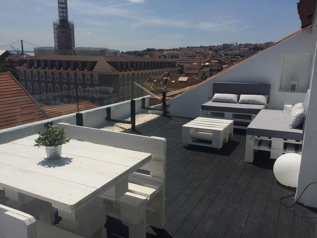 A Terrace On A Topfloor With A View Lisbon Exterior photo